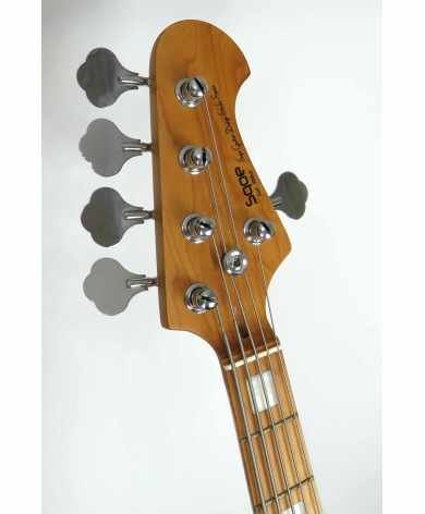 Sqoe Jazz Bass SJB658-RD~ Preamp ~ 5 cuerdas - Lama Instruments
